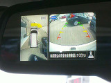 アラウンドビューモニターは、頭上より見えるような画像で車庫入れなど苦手な方にも簡単らくらく