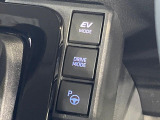 【駐車支援システム】駐車スペースを検知し、スムーズな駐車をアシスト。狭いスペースへの駐車など、駐車に自信の無い方におすすめの機能です♪