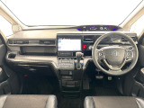 いつでも気持ちよく運転できて、使い勝手のいい収納や体をケアするシート、細部にまでこだわったインテリア♪