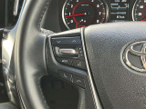 ステアリングスイッチ付きで運転中、前方から目線をそらすことなく、オーディオ等の操作が可能です!