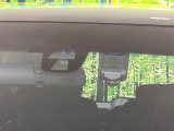 【ホンダセンシング】走行中に前方の車両等を認識し、衝突しそうな時は警報とブレーキで衝突回避と被害軽減をアシスト。より安全にドライブをお楽しみいただけます。