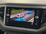 大きな車載モニターから安全機能の詳細な設定もスムーズに変更することが可能です。