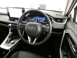 見通しのよいすっきりとした視界で、誰でも運転しやすいです。運転のしやすさは疲れにくさにも繋がりますよ♪