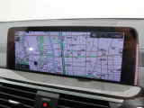 【純正ナビゲーション】BMWのナビゲーションは操作性も良く、詳細な地図情報と交通状況を見やすく表示し、快適なドライビングをサポートしながら目的地までナビゲートします