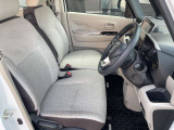 運転席は広々としていて、ゆったりと運転をお楽しみいただくことができますよ。