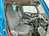 乗車定員は3名です。