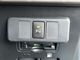 コーナーセンサーを車の前後に装備。障害物までの距離に応じて警告音を変えてお知らせ。縦列駐車時や駐車場・車庫などでの取り回しをサポートします。詳細は販売店スタッフまでおたずねください。