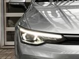 LEDマトリックスヘッドライト「IQ.LIGHT」フロントカメラで対向車や先行車を検知し、マトリックスモジュールに搭載されたLEDを個別に制御することで最適な配光を実現。