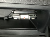 グローブBOX内のカードの取り出しもしやすい場所にETCがついています。高速道路の料金所の通過もラクラクです!。