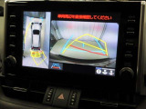 パノラミックビューモニター付きです。車両を上から見たような映像をディスプレイオーディオ画面に表示。運転席からの目視だけでは見にくい、車両周辺の状況をリアルタイムでしっかり確認できます。