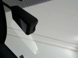 安心装備ドライブレコーダーを装備しています。自車の走行状態を常に録画しています。