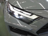 1灯の光源でハイ・ローを切り替えられるBi-Beam LEDランプ+LEDクリアランスランプ(オートレベリング機能付)