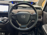 インテリアに合わせたデザインのステアリングは、運転される方のことも考え、運転しやすい形状、大きさです。是非一度、実際に触ってお確かめください。