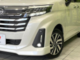 【LEDヘッドライト】悪天候や夜間走行時も良好な視界を確保し安心して運転できる高輝度LEDヘッドライトを装備!点灯速度が早く、消費電力も抑えられています。