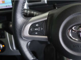 ステアリングスイッチ付き。前方から目を離すことなく操作することが可能です。