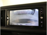 バックガイドモニターで、後方を確認しながら安心して駐車することができます。運転初心者も熟練者も必須の機能ですよ!