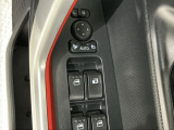 狭い駐車場で便利な電動格納ドアミラーが付いています。