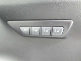 運転席のシートポジションを記憶・再現できるメモリー機能を搭載しています。