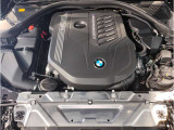 【BMWエンジン】革新的なガソリン・エンジン・テクノロジーによる高性能かつ高効率。レスポンスの良いパワーを発揮。常にスムーズな吸気を実現しアクセル開度にダイレクトに反応しドライビングを楽しく演出。