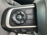 オーディオの音量やチャンネル操作ができるスイッチが、ハンドルに付いています。運転中でも、操作が行えて非常に安全・便利です!