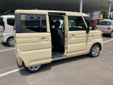 両側スライドドアなので、狭い駐車場でも乗り降りもラクラク♪