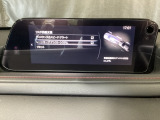 ハンドル操作をアシストすることにより車線からの逸脱回避を支援します。