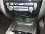 フルオートエアコンが装備されており、車内は一年中快適に過ごせますね。