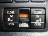 両側パワースライドドア付♪狭い駐車スペースなどでの乗り降りラクラク!小さなお子さまのいるご家庭には嬉しい装備♪
