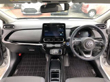 シンプルながら機能性溢れる運転席廻りです。視界性もよく、運転しやすいですよ。