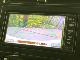 【バックカメラ】駐車時に後方がリアルタイム映像で確認できます。大型商業施設や立体駐車場での駐車時や、夜間のバック時に大活躍!運転スキルに関わらず、今や必須となった装備のひとつです!