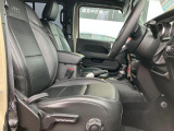 Jeepロゴ入りシートになります
