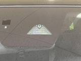 【スマートブレーキサポート】走行中に前方の車両等を認識し、衝突しそうな時は警報とブレーキで衝突回避と被害軽減をアシスト。より安全にドライブをお楽しみいただけます。