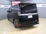バックカメラが付いているので後方確認が非常にしやすいです。今や運転初心者も熟練者も必須装備!ついていて損はないですね♪