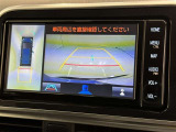 後方の見える安心をお届けするバックガイドモニター付:バックするときのアシストラインもあって楽々バック!車庫入れや縦列駐車をサポートし、苦手な駐車も安心です!今やもう手放せない装備ですネ♪
