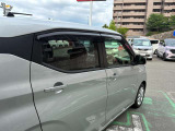 後席窓ガラスはプライバシーガラスになります。