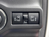 スライドドアスイッチは運転席右側にございます。ボタン一つで開閉可能です!