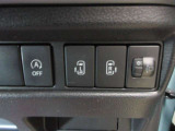 運転席からもスイッチ1つでリヤドアを開閉する事ができます。