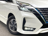 【LEDヘッドライト】悪天候や夜間走行時も良好な視界を確保し安心して運転できる高輝度LEDヘッドライトを装備!点灯速度が早く、消費電力も抑えられています。