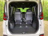 普段のお買い物や通勤、送迎等に十分な荷室スペースを確保しております。セカンドシートを倒すと、大きな荷物の積載も可能です♪