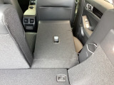 リヤシートを倒さなくても、大きくて使いやすい荷室。