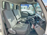 乗車定員は3名です。
