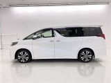 色は人気のホワイトパールクリスタルシャインです。