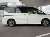 デュアルバックドアが開くので荷物の積み下ろしがラクにできます