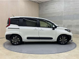 「中古車ハイブリッド保証」付き。ハイブリット機構を無償で保証します。保証期間は初度登録年月から10年目まで、または3年間の長い方。但し累計走行距離が20万km以内。