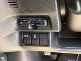 ビルトインタイプの【ETC】で見た目もスッキリ。高速道路の利用にとても便利です。【パーキングセンサー】駐車や出庫時にクルマの前後の障害を検知し、音とディスプレイでお知らせします。