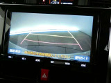 【バックカメラ】バックカメラ装着車です。バックする時に、後方の様子をナビ画面に表示します!慣れない駐車場での駐車や、せまい場所での車庫入れの時も、安全確認OK!思いがけずコツン!なんて事も防げますヨ
