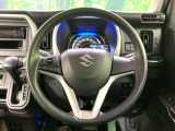 インテリアに合わせたデザインのステアリングは、運転される方のことも考え、運転しやすい形状、大きさです。是非一度、実際に触ってお確かめください。