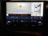 純正ナビ付です。もちろん車両後方を表示するバックガイドモニターが付いていて車庫入れ安心!
