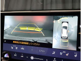 パノラミックビューモニター。車両を上から見たような映像を表示。運転席から目視しにくい車両周囲の状況をリアルタイムで確認できます。