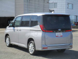 明るく広々、落ち着いた店内では、中古車のご検討・ご購入のほか、携帯電話(au)の購入等、様々なご相談に幅広く応えていきます♪